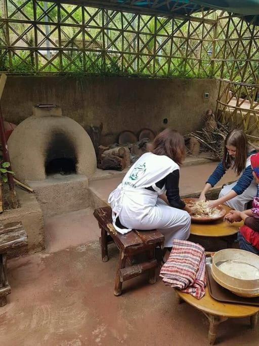 Hotel Familiale Les Grotte Ait Benhaddou Esterno foto