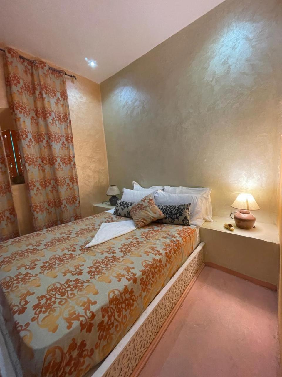 Hotel Familiale Les Grotte Ait Benhaddou Esterno foto