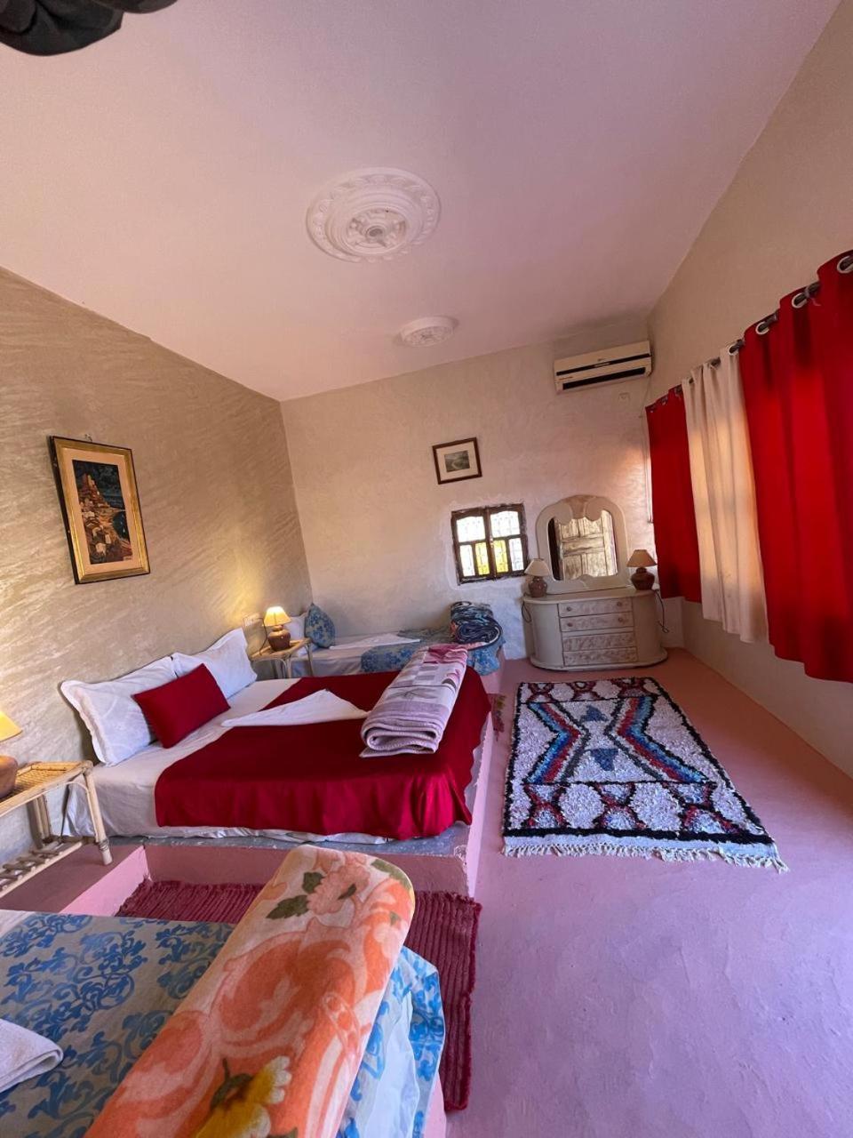 Hotel Familiale Les Grotte Ait Benhaddou Esterno foto